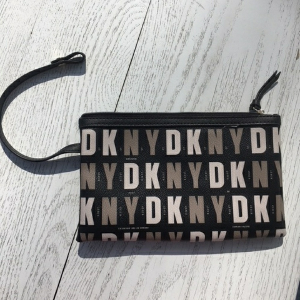 BUNDLE ONLY🆕DKNY Pouchette